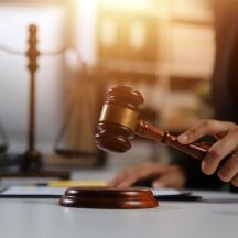 ΣΥΝΤΡΕΧΟΥΣΑ ΔΙΕΘΝΗΣ ΔΙΚΑΙΟΔΟΣΙΑ ΥΠΟ ΤΟ ΠΡΙΣΜΑ ΤΟΥ ΤΟΠΟΥ ΤΕΛΕΣΗΣ ΣΥΝΤΡΕΧΟΥΣΑ ΔΙΕΘΝΗΣ ΔΙΚΑΙΟΔΟΣΙΑ ΥΠΟ ΤΟ ΠΡΙΣΜΑ ΤΟΥ ΤΟΠΟΥ ΤΕΛΕΣΗΣ