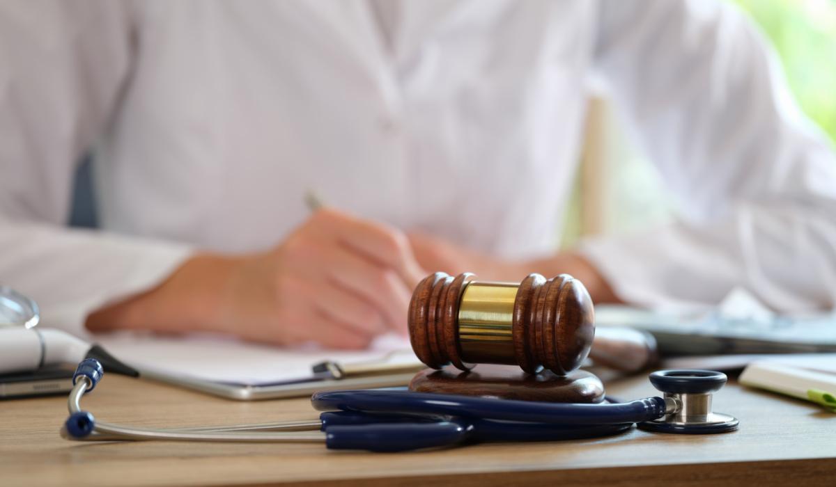 ΙΑΤΡΙΚΗ ΑΜΕΛΕΙΑ ΠΟΙΑ Η ΠΟΙΝΙΚΗ ΕΥΘΥΝΗ ΤΟΥ ΙΑΤΡΟΥ; ΙΑΤΡΙΚΗ ΑΜΕΛΕΙΑ ΠΟΙΑ Η ΠΟΙΝΙΚΗ ΕΥΘΥΝΗ ΤΟΥ ΙΑΤΡΟΥ;